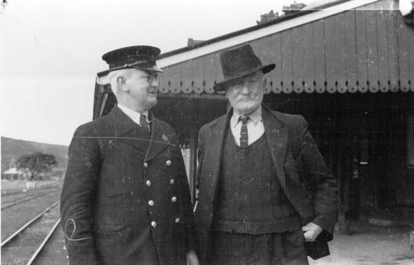 File:1940s Railway Station staff, New Norfolk HIN 00201 1 w.jpg