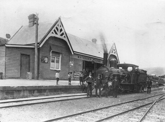 File:DVR8% 20B class locomotive at Macquarie Plains (11682379854)from Archives Macquarie Plains labelled as Gretna.jpg